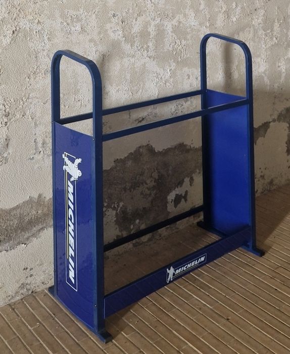 Expositor Pneus michelin