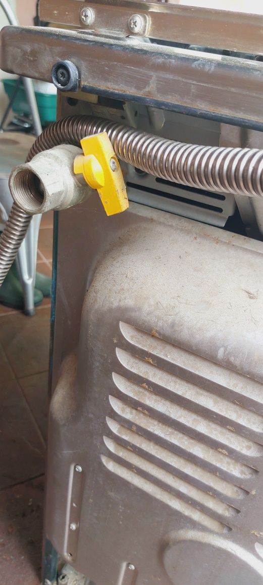 Kuchenka gazowo-elektryczna wolnostojąca INDESIT i okap