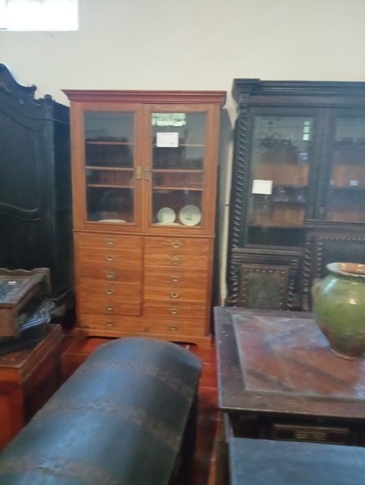 Recheio de loja de antiguidades