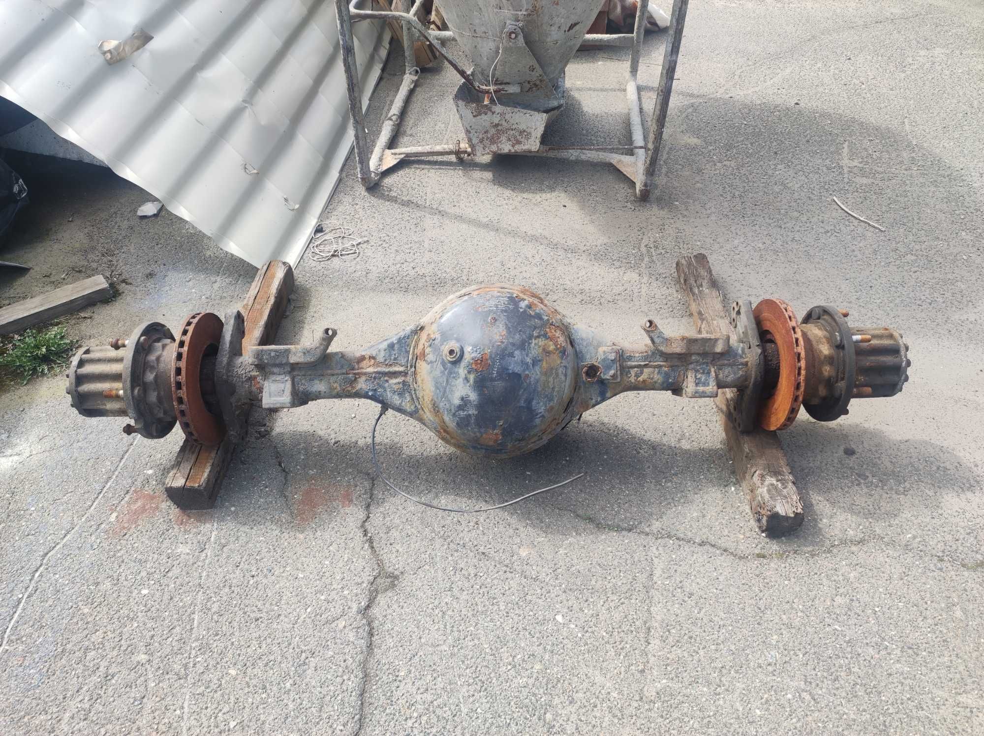 Задній міст MAN 8.224