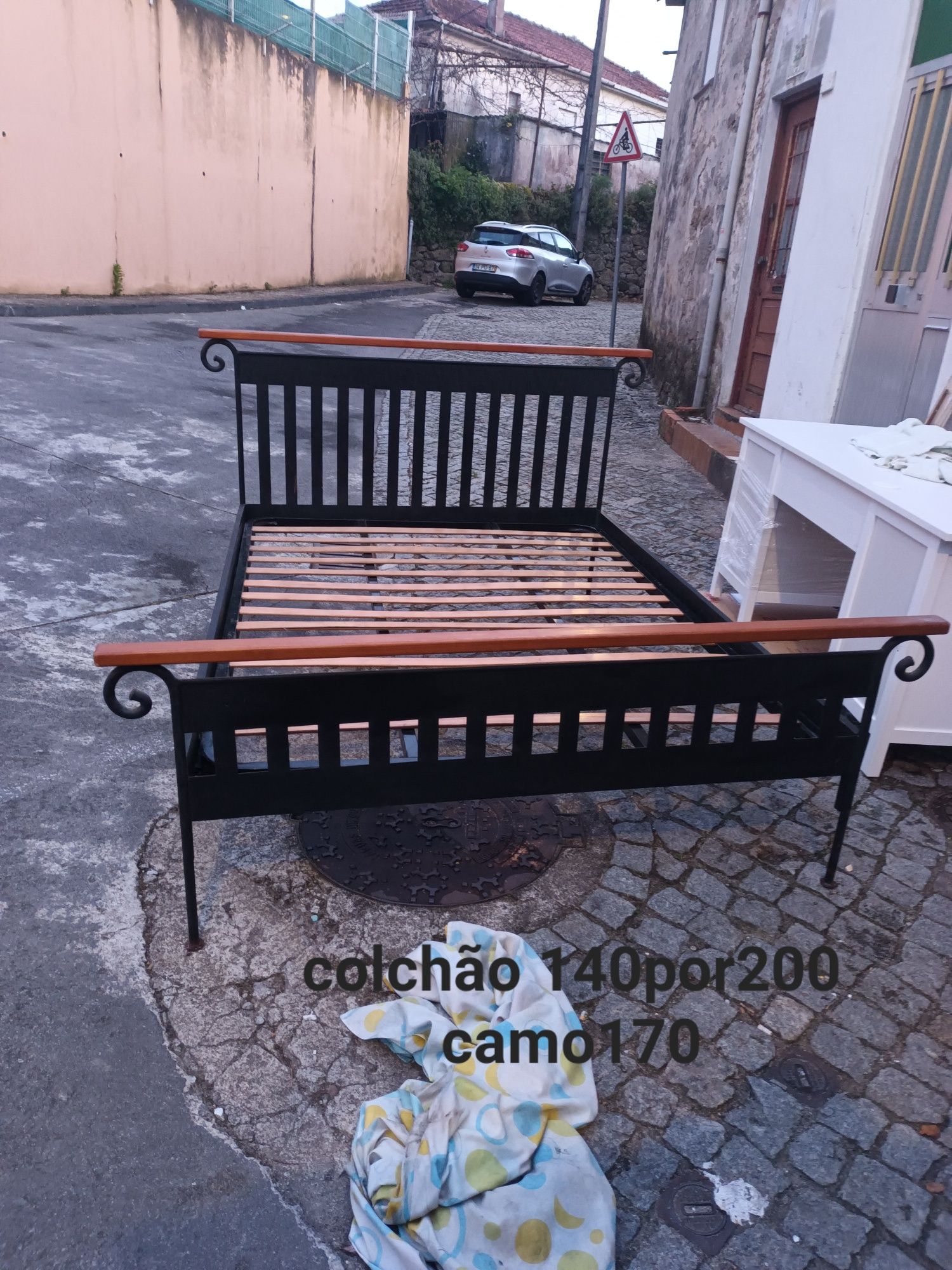 Cama casal 140 por 200