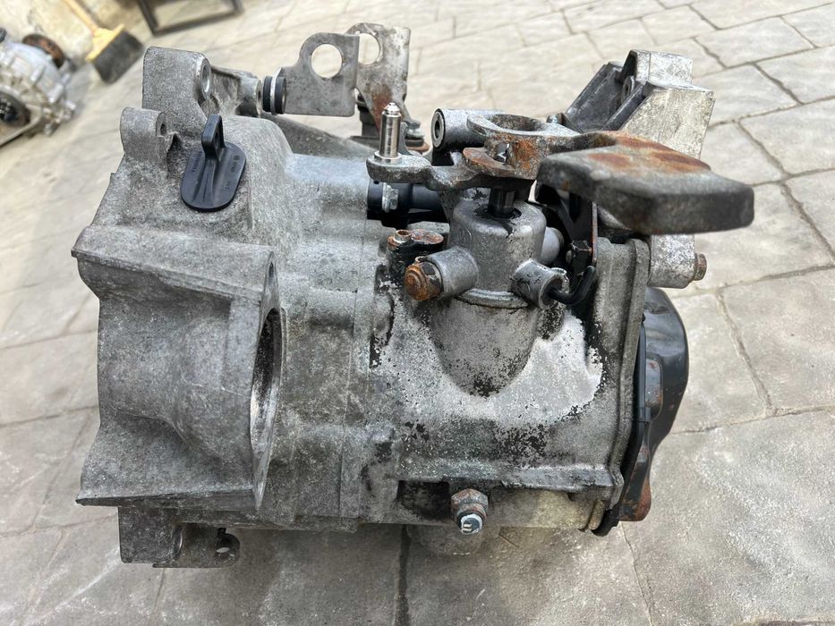 КПП коробка передач VW Passat B6 Golf 5 Touran Octavia A5 1.6 MPI FVH