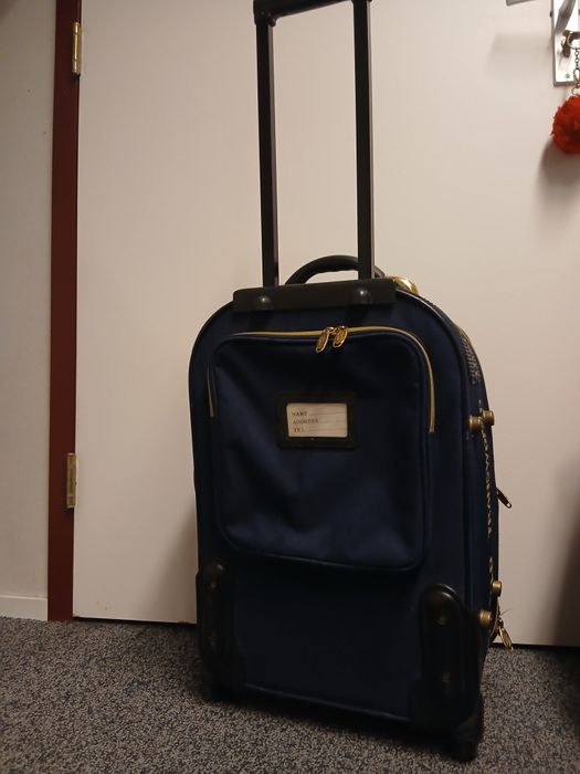 Дорожня валіза на колесах