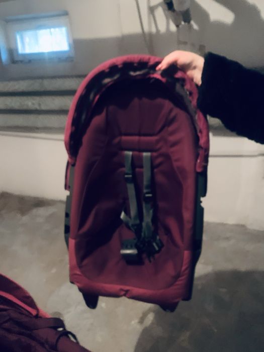 Wozek dzieciecy gondola + spacerowy 200zl