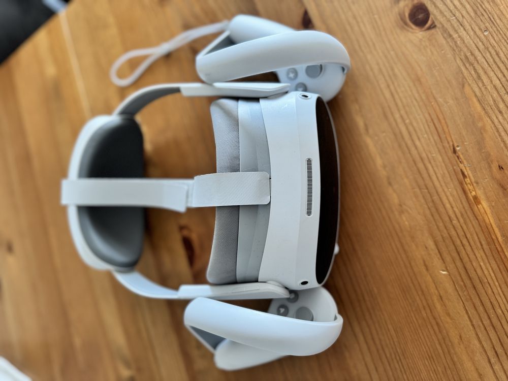Pico 4 VR, gogle + 2 kontrolery