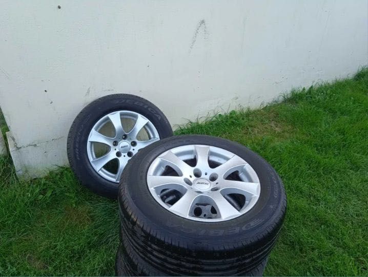 Sprzedam opony z felgami 215/60 R16