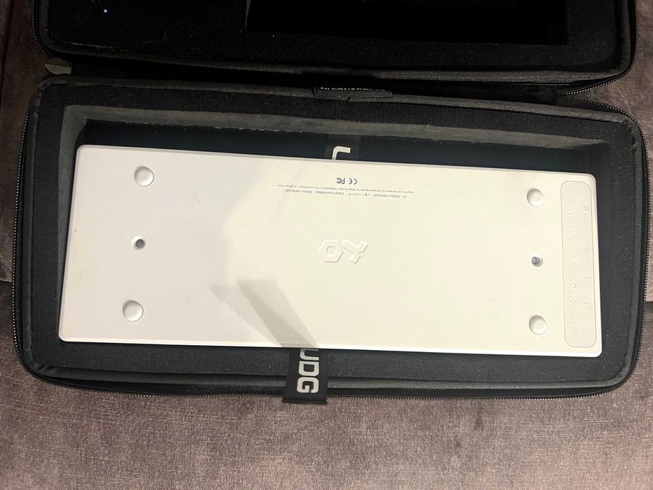 Teenage Engineering OP-1 synth zestaw