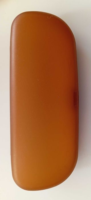 Etui na okulary widoczne  na zdjęciu
