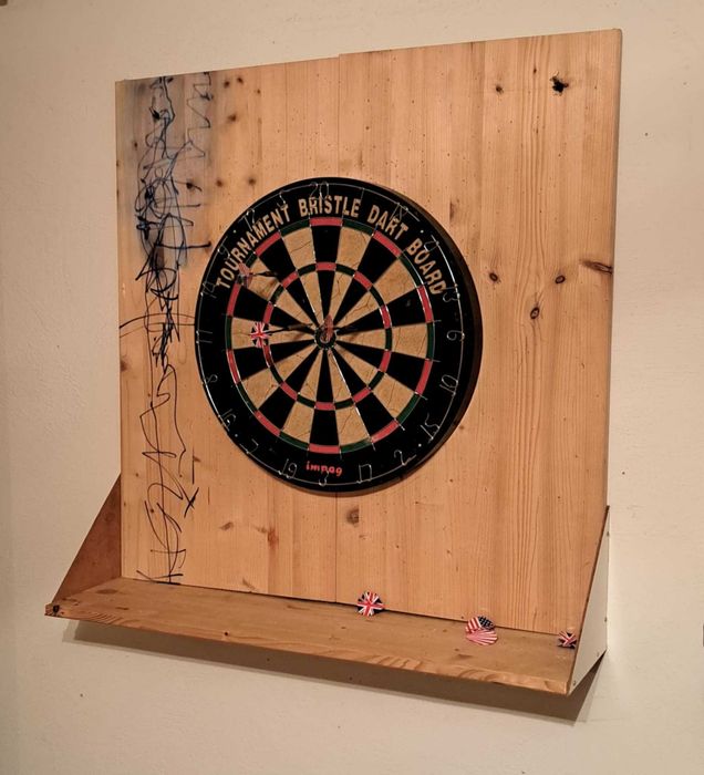 tarcza do rzutek (średnica 45 cm) z drewnianą obudową 80x80