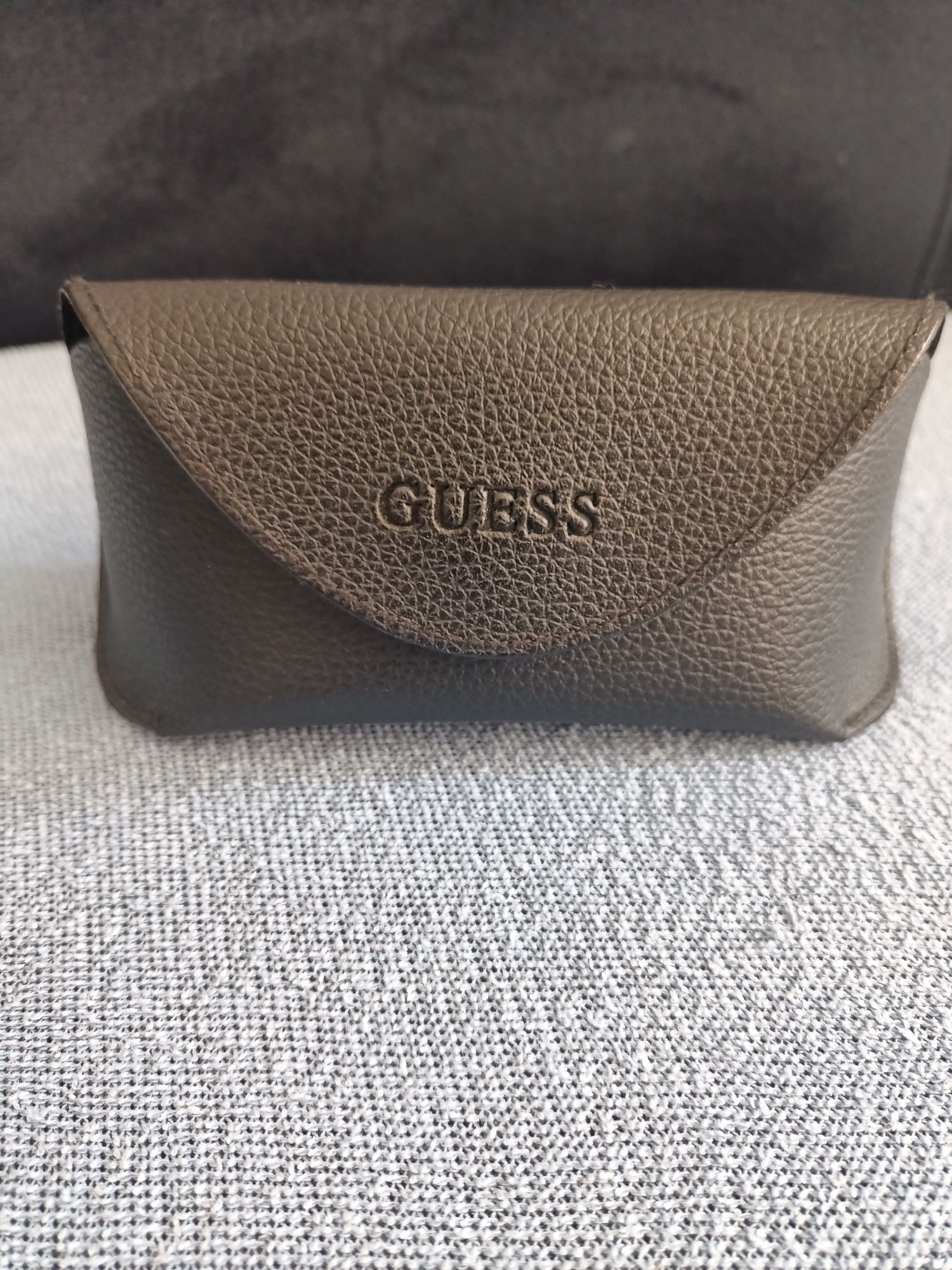 Nowe okulary przeciwsłoneczne Guess