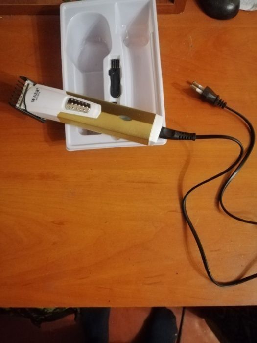 Машинка для стрижки, триммер для бороды и стрижки волос.