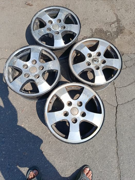 Продам литые диски 5/139.7 r16
