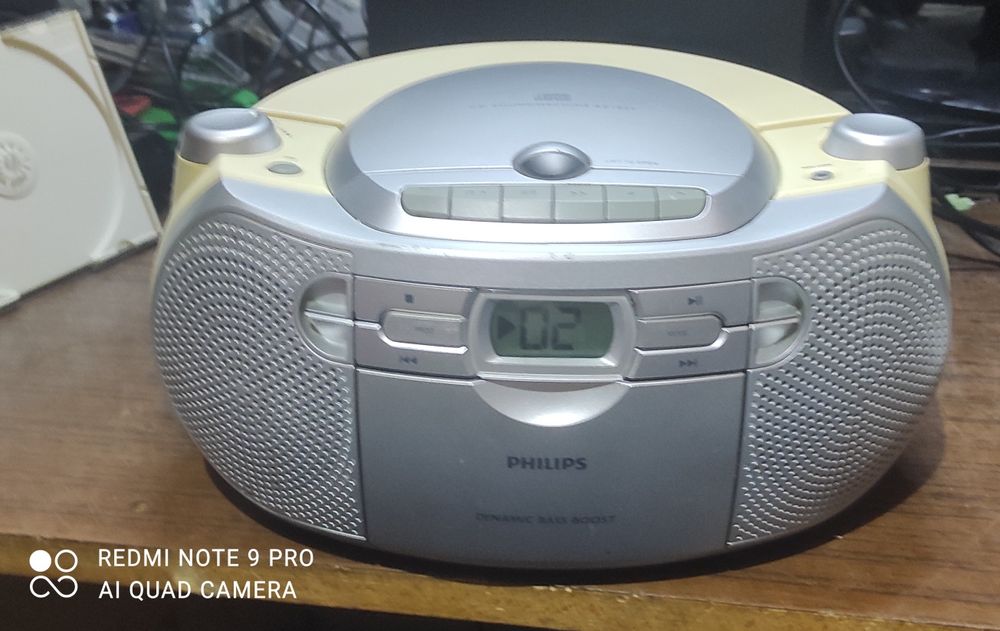 Radiomagnetofon Philips AZ 1027
