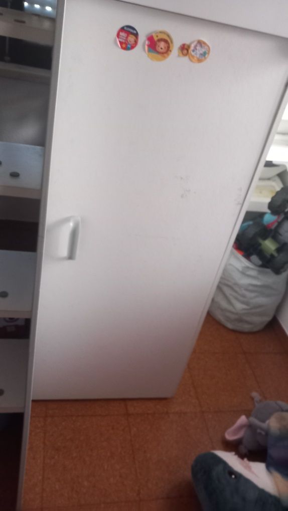 Vendo beliche com secretaria e roupeiro