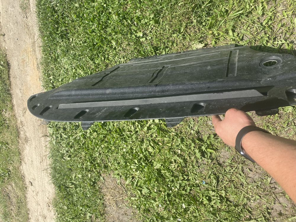 Захист двигуна audi q5,8r0863821