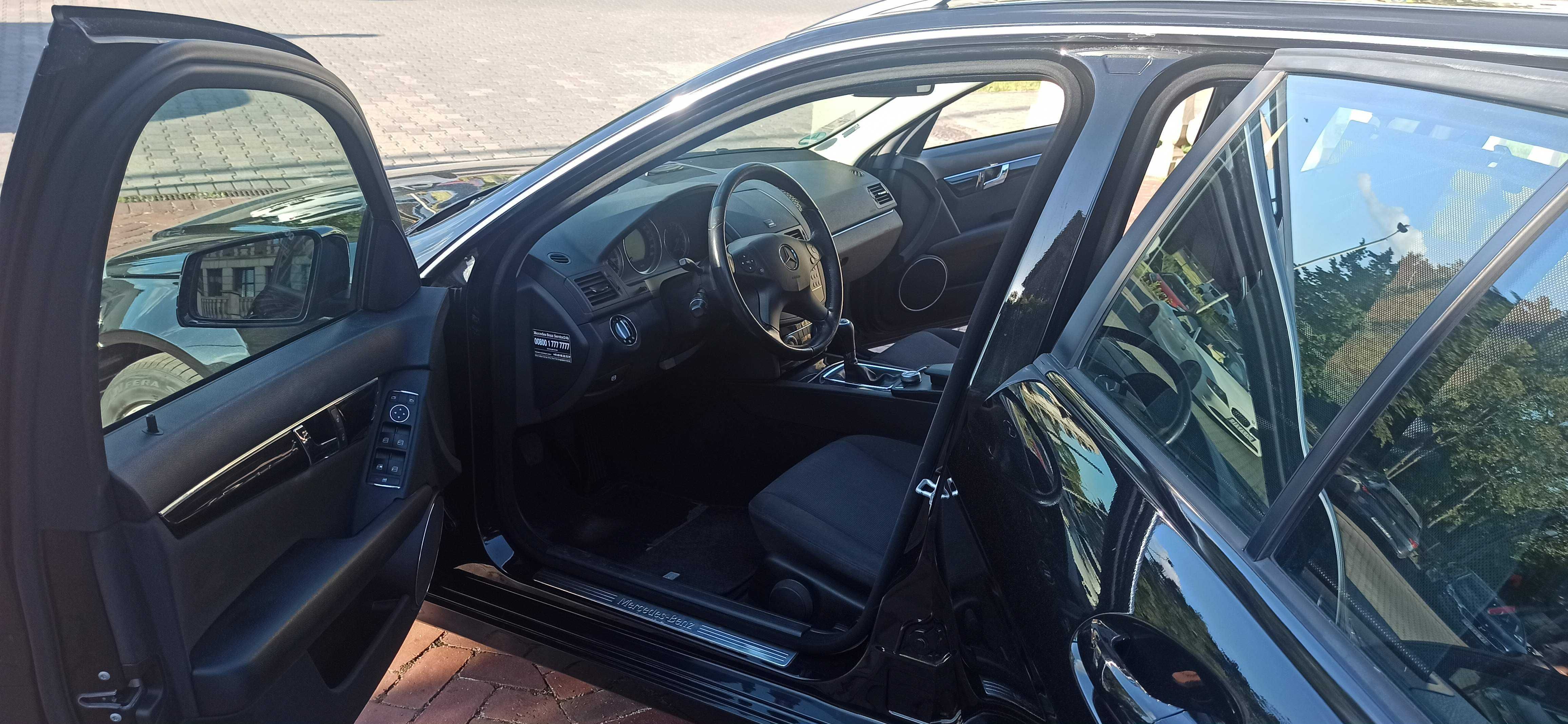 Mercedes W204 kombi C200 kompessor oryginalny lakier bezwypadkowe NAVI