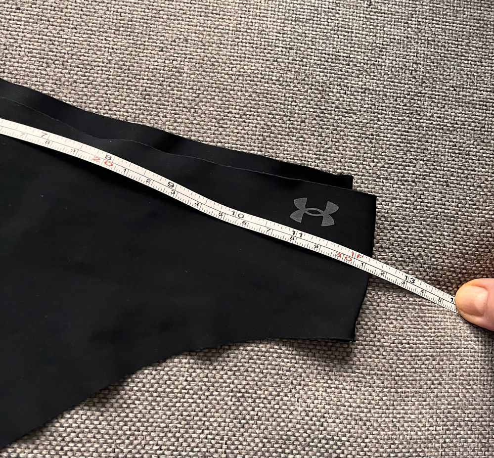 Nowe stringi bez metki