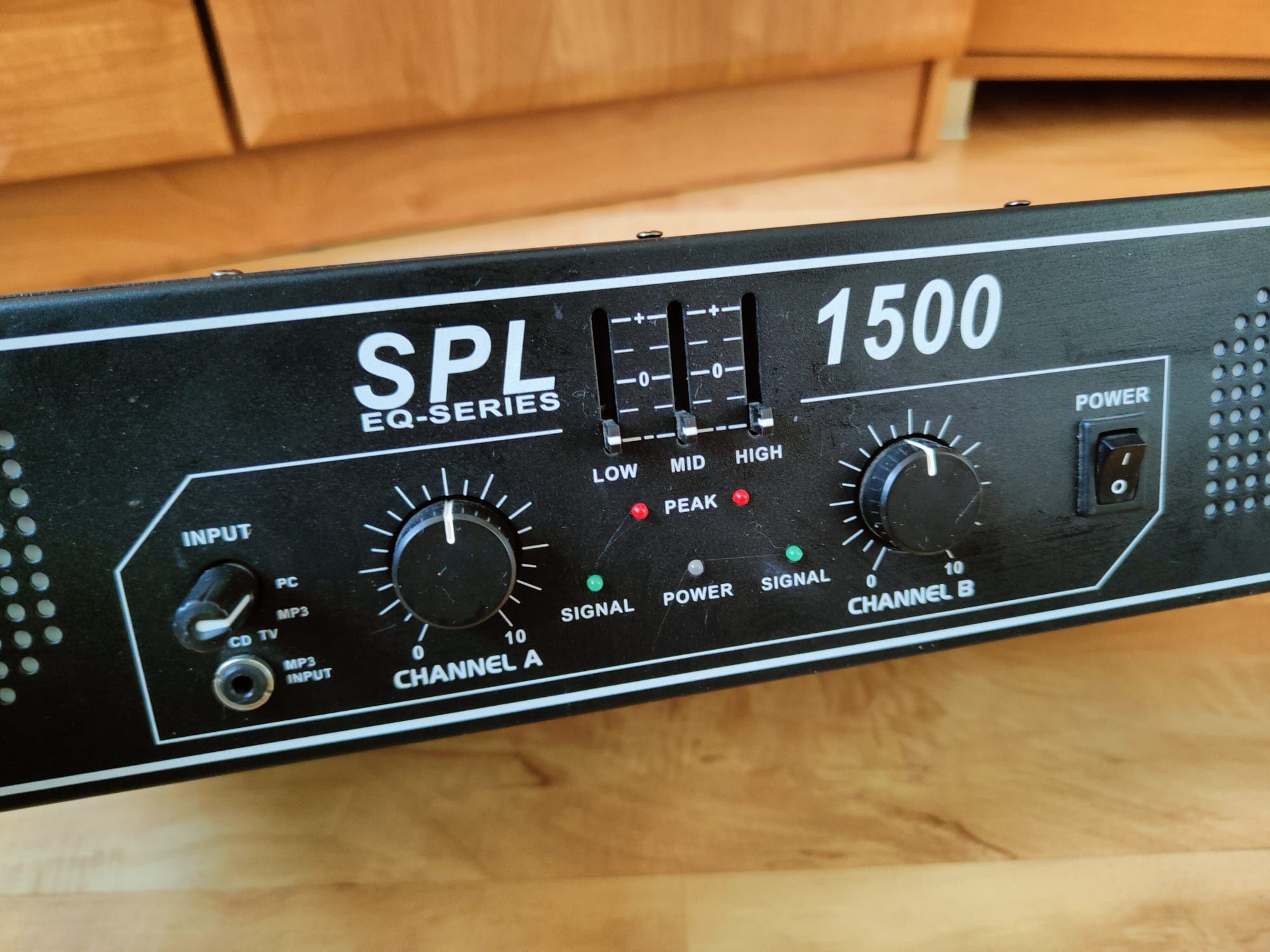 Wzmacniacz amplifier Skytec SPL-1500-EQ