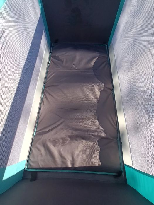 Cama de viagem azul de bebé