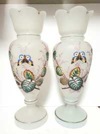 2 antigas jarras em vidro esmaltado à  mão - borboletas