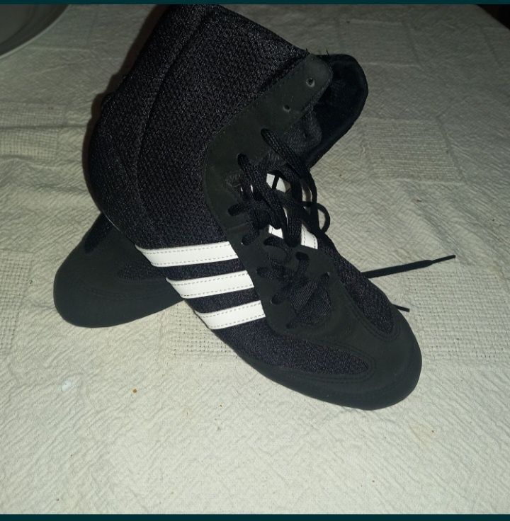 Adidas - sapatilhas de luta