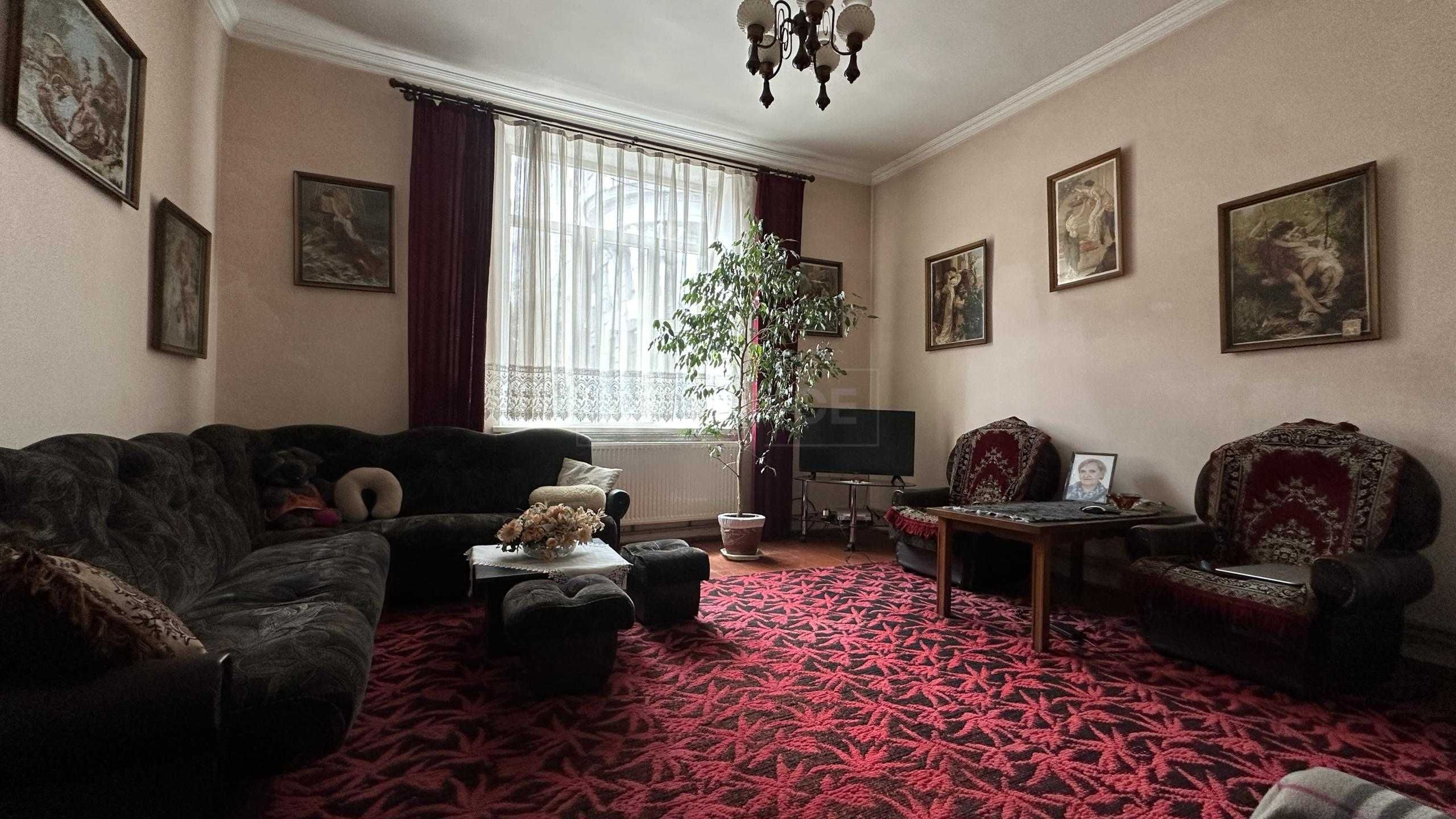 Продаж будинку в центрі міста по вул Бандери