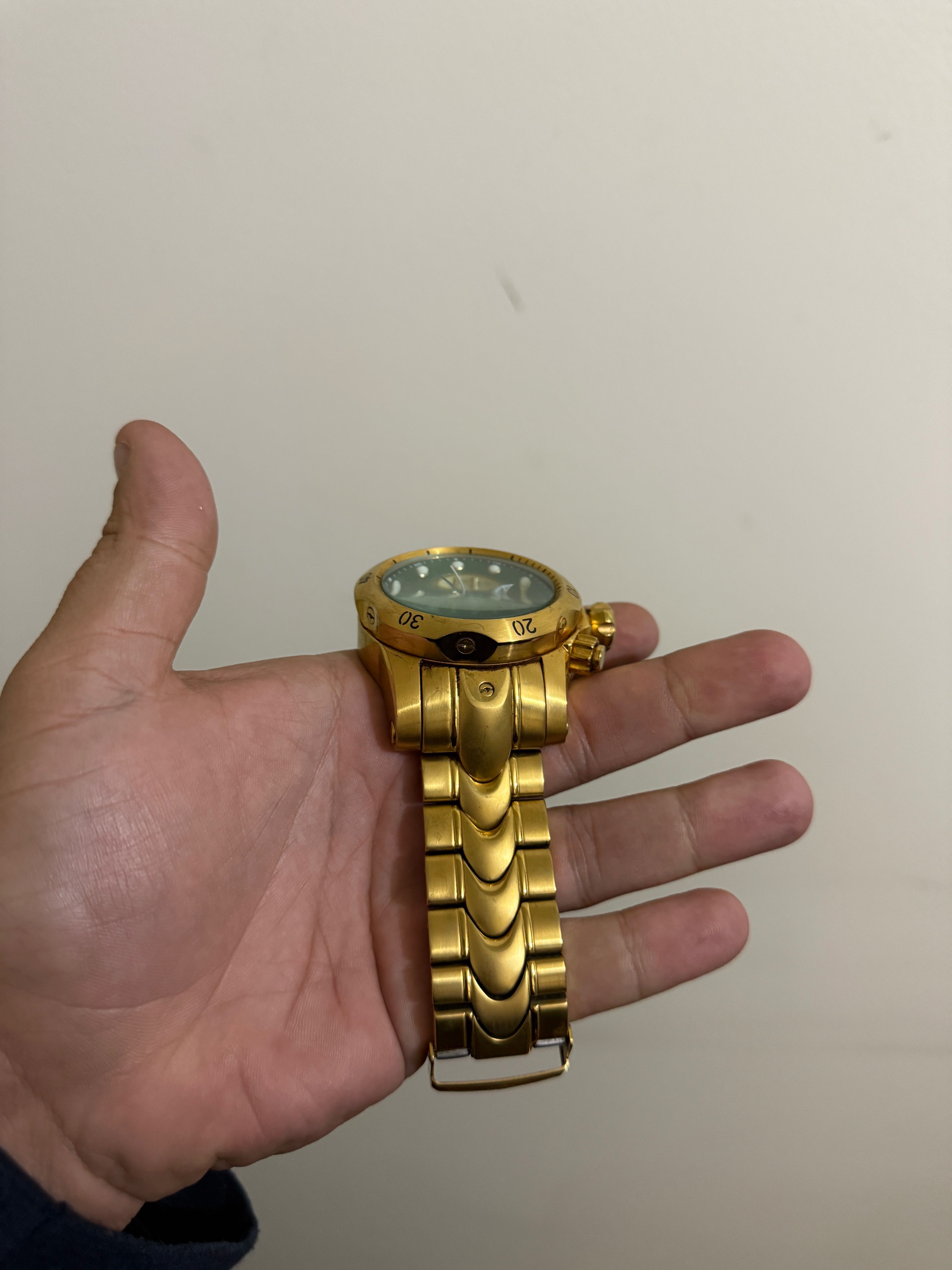 Relógio Invicta (faltando 1 botão)