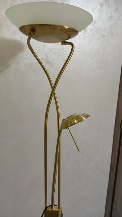 Lampa stojąca złota z regulacją światła