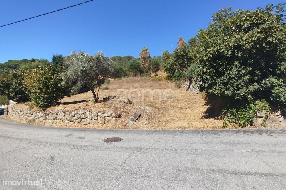 Dois erreno Corvos-Á-Nogueira / Praia Fluvial