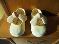 sapatos de menina bebé da marca VICTORIA