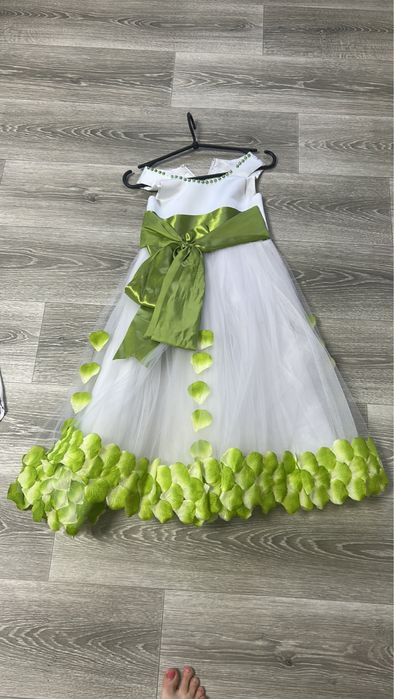 Продам платтья на дівчинку