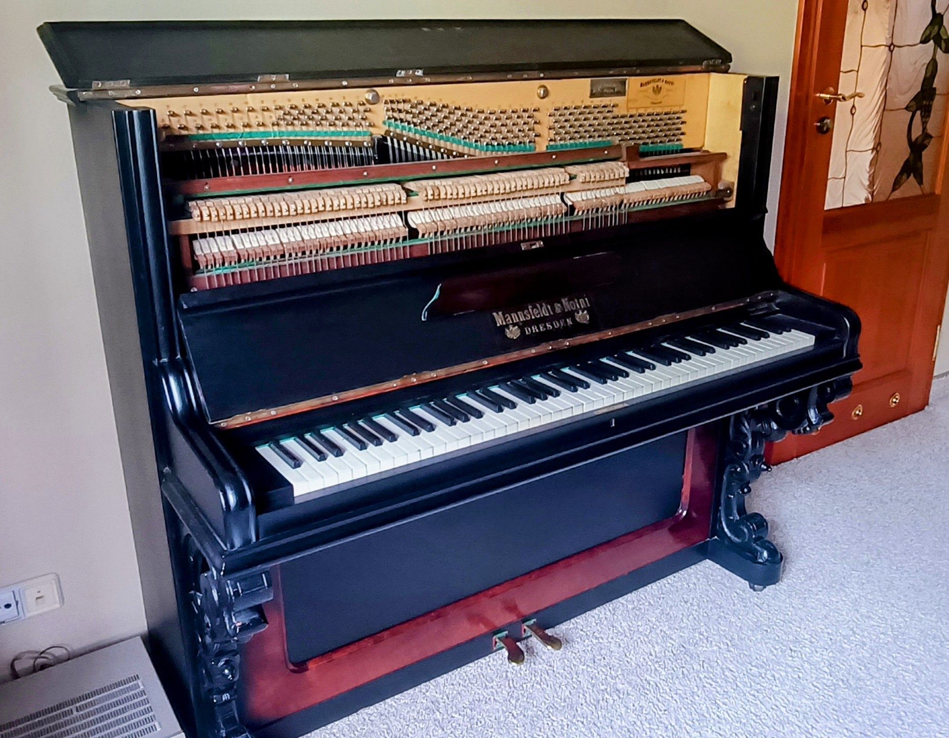 Pianino MANNSFEDT& NOTIN  Instrument kolekcjonerski