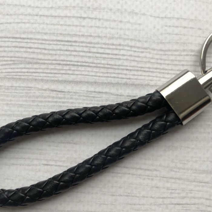 Стильний брелок-косичка зі штучної шкіри для ключів авто та аксесуарів