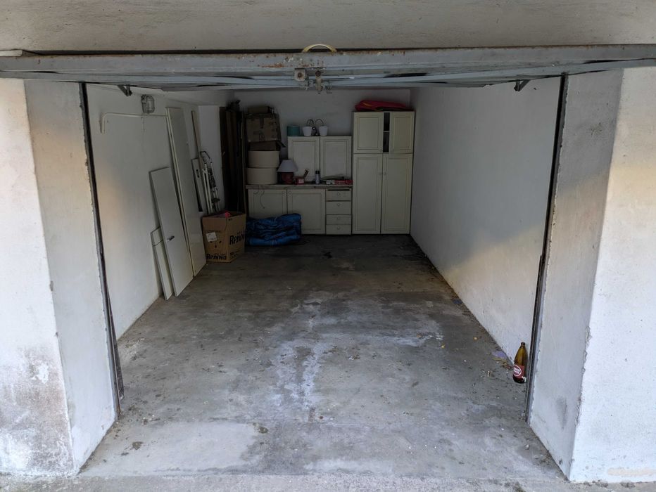 Aluga-se garagem para carro na Avenida Dom Afonso Henriques