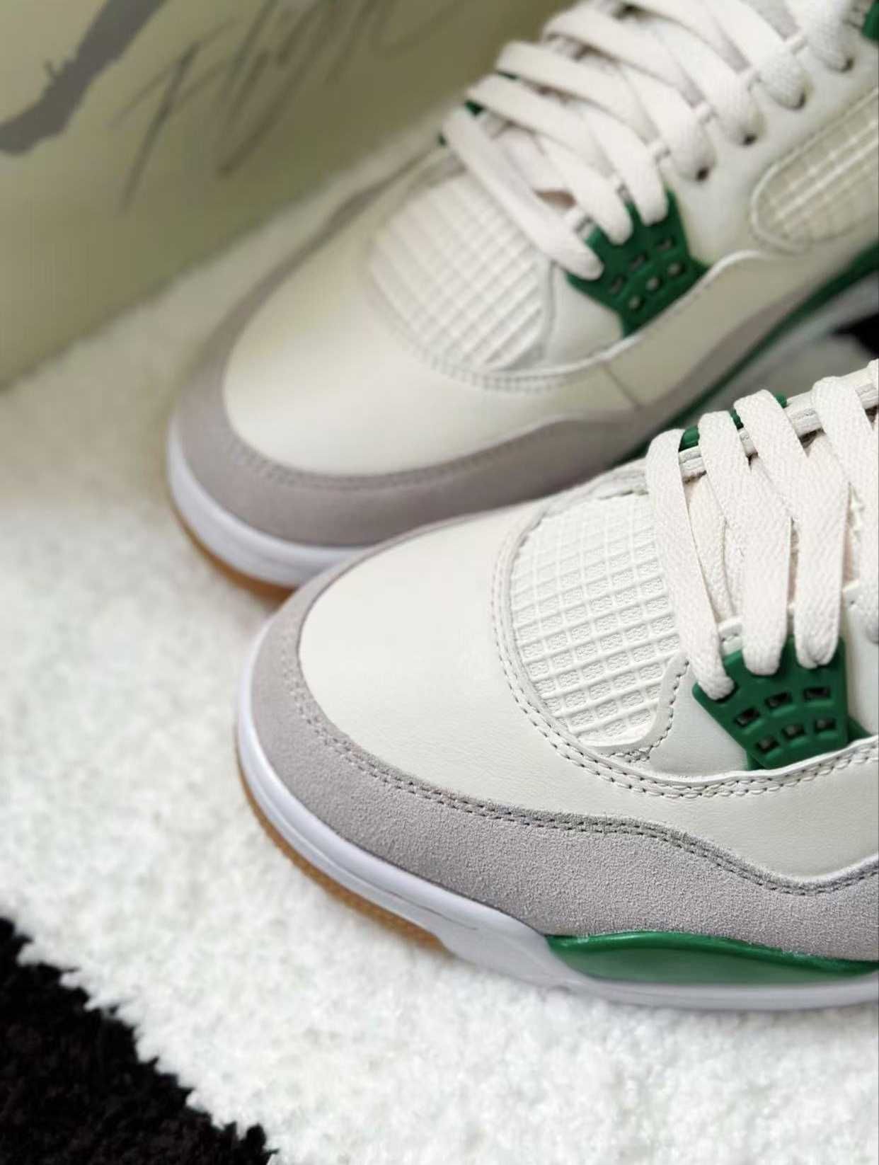 Nike SB x Jordan Air Jordan 4 Pine Green R.43