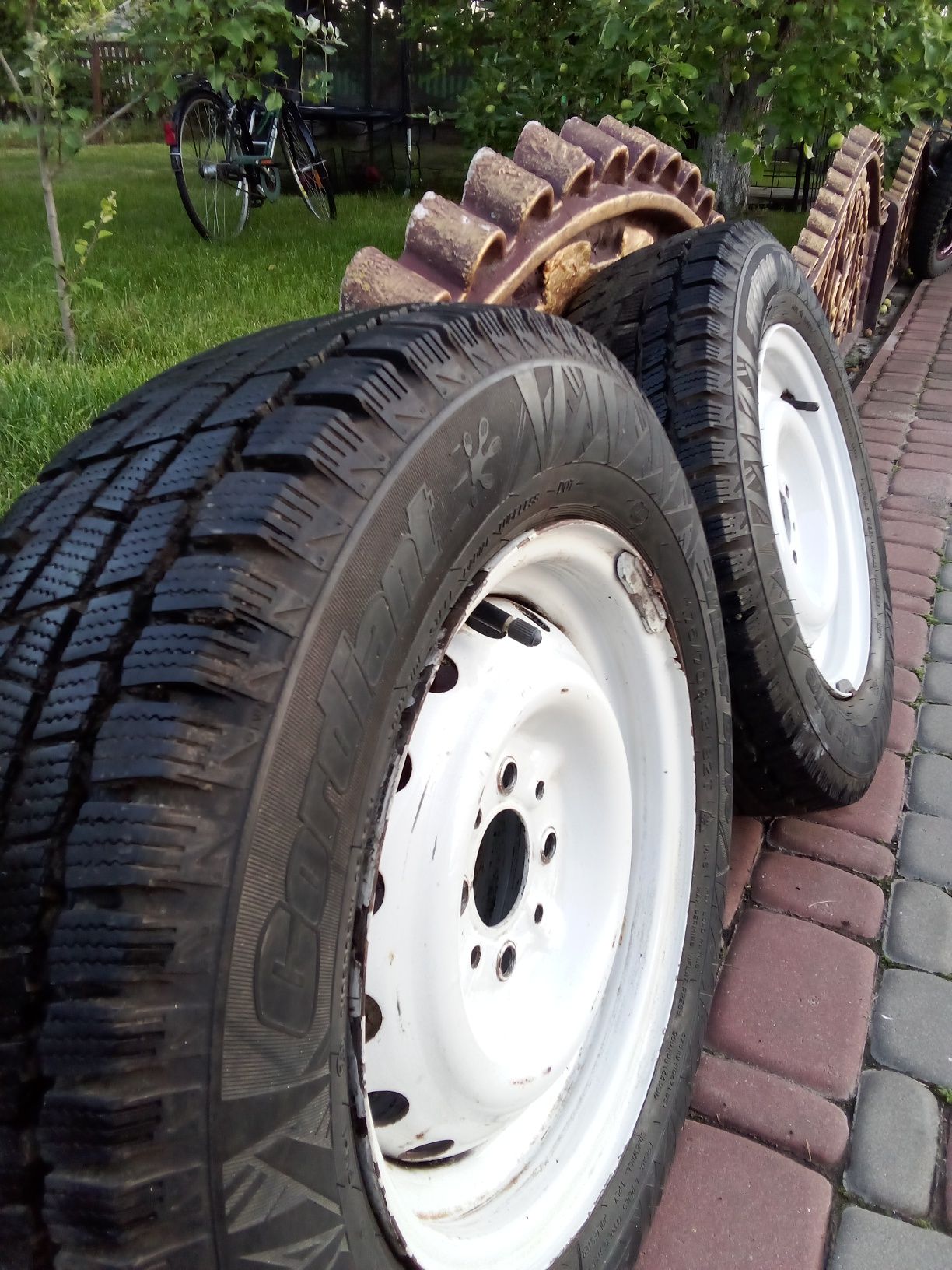 Продам пару колес r13 зима