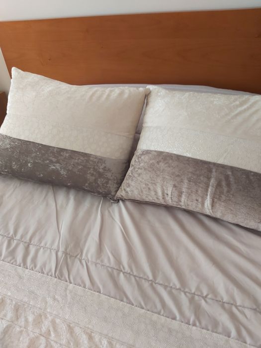 Edredão com almofadas