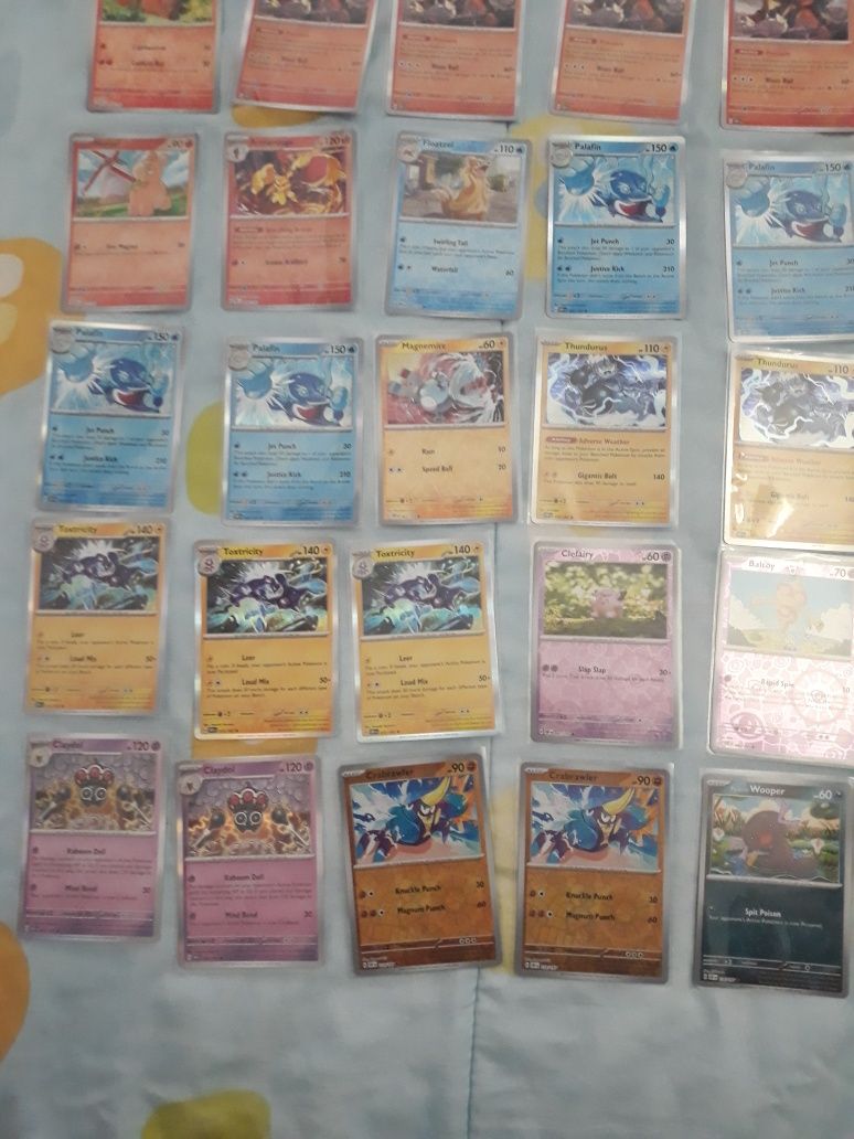 39 cartas Pokémon holos e reverses