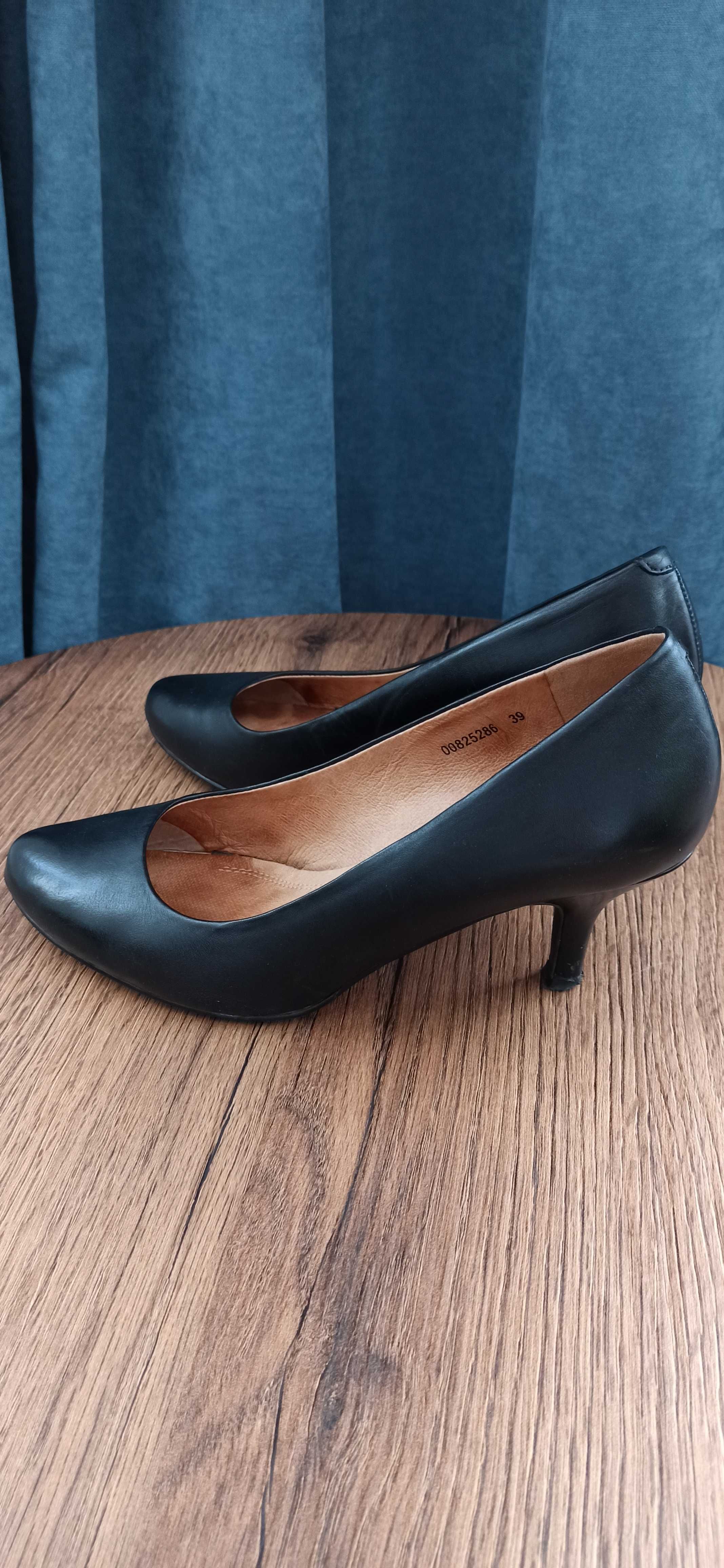 Шкіряні класичні чорні туфлі 39 розміру