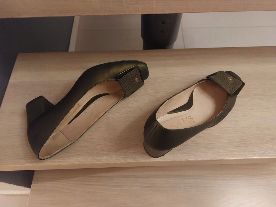 zielone czółenka z klamrą Emis