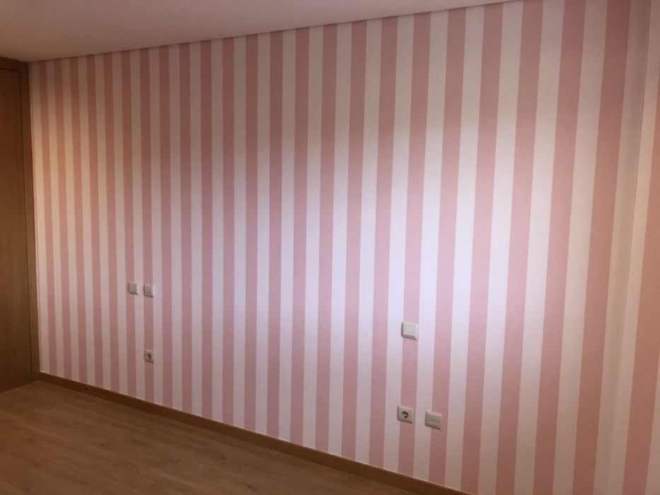 Venda e aplicação papel de parede. “Oferta cola”