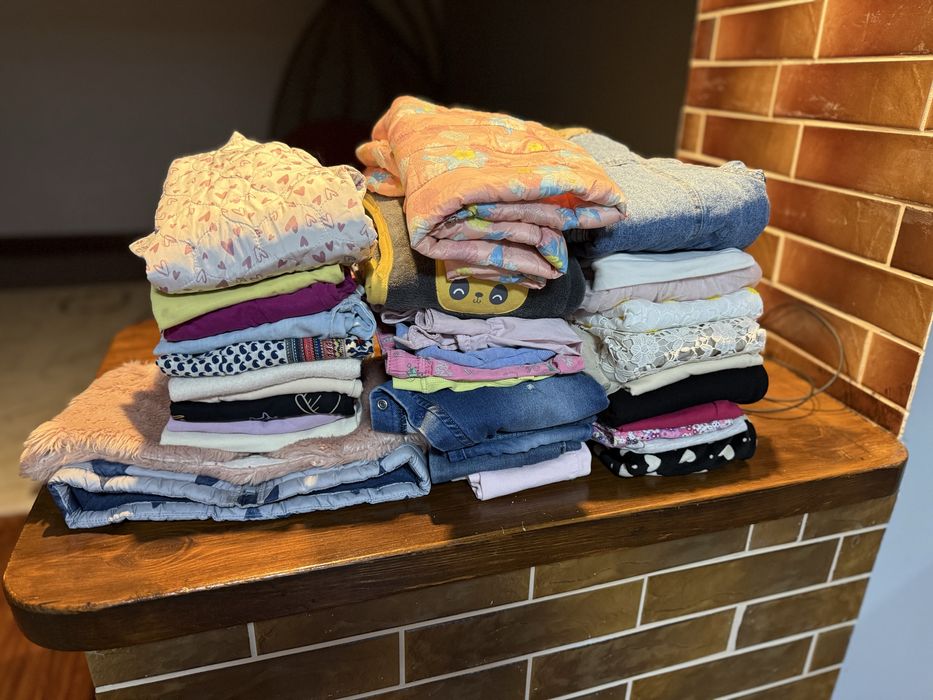 Продам великий пакет фірмових речей для дівчинки на 2-3 роки