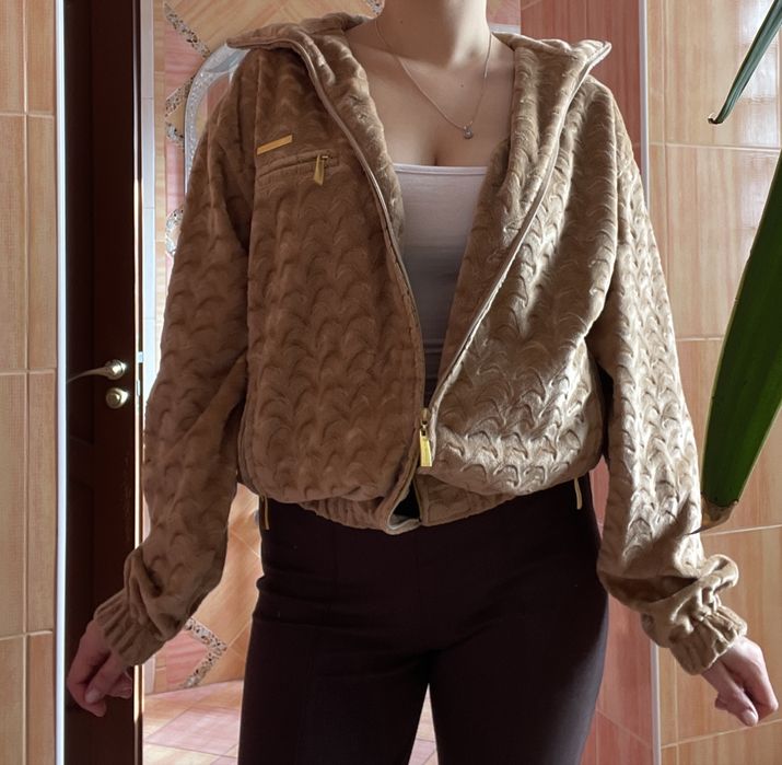 Бомбер на осінь