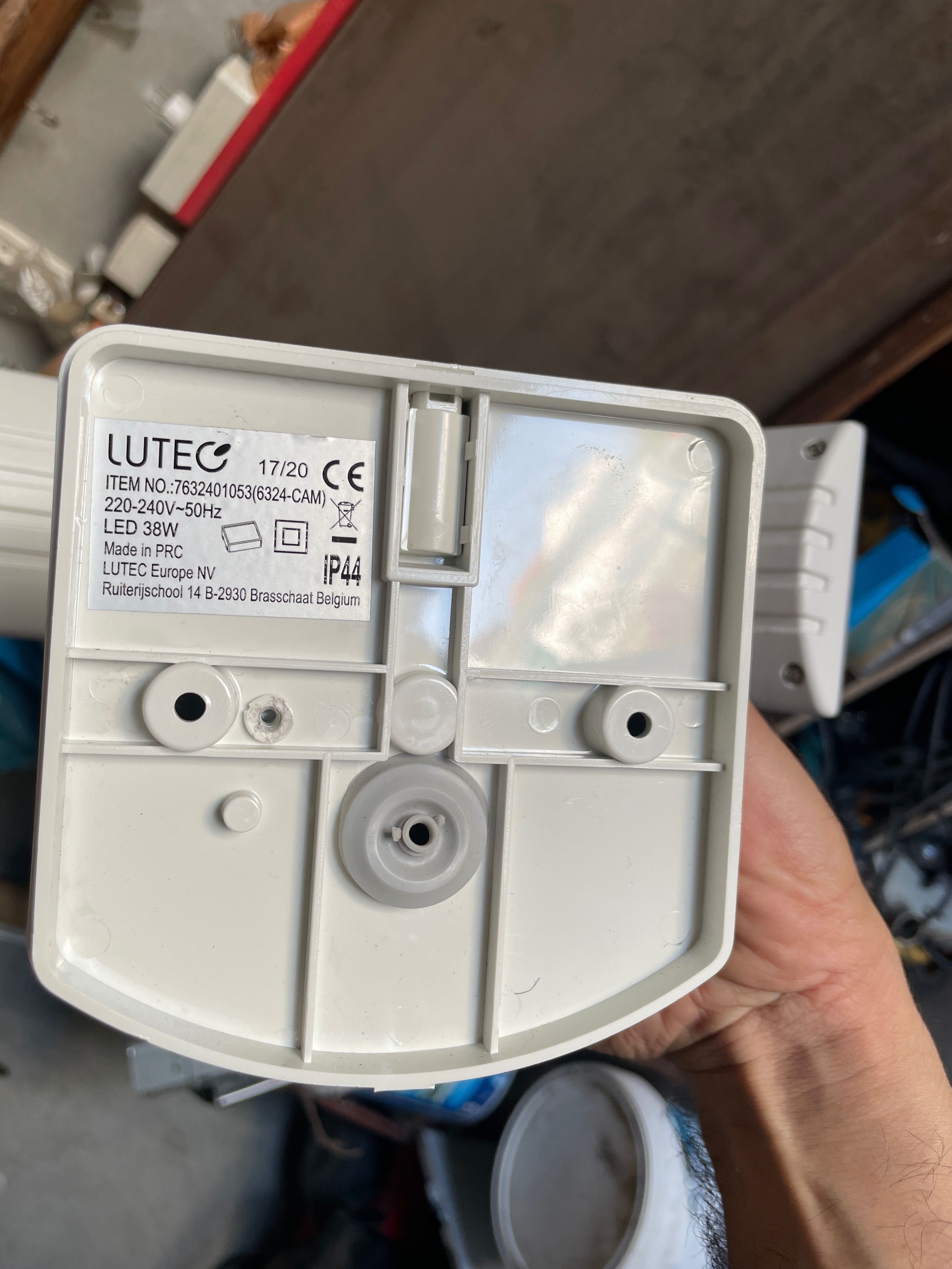 Câmera vigilância com sensor luz Lutec