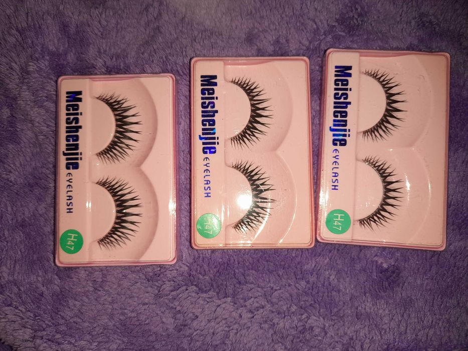 Накладні вії для виразного погляду .