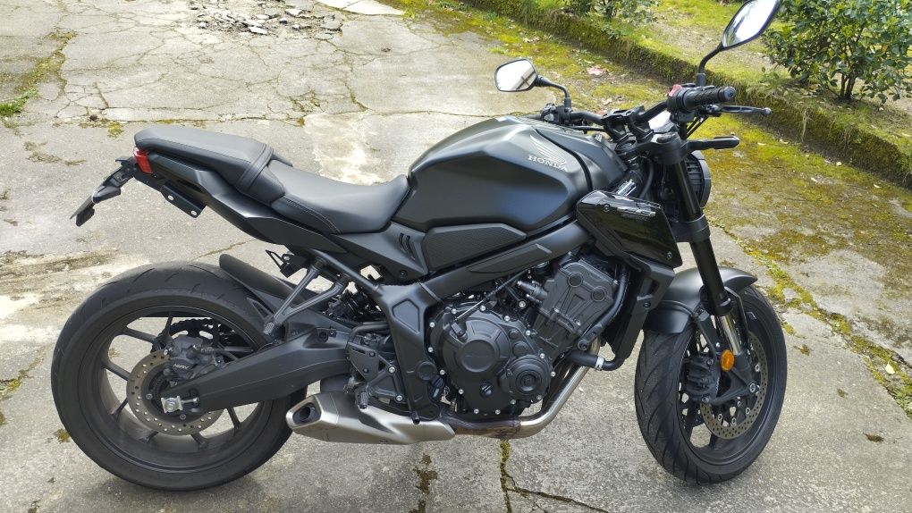 Honda CB 650 R Black Edition 2023 - Ótimo estado - 16.100 km - Extras