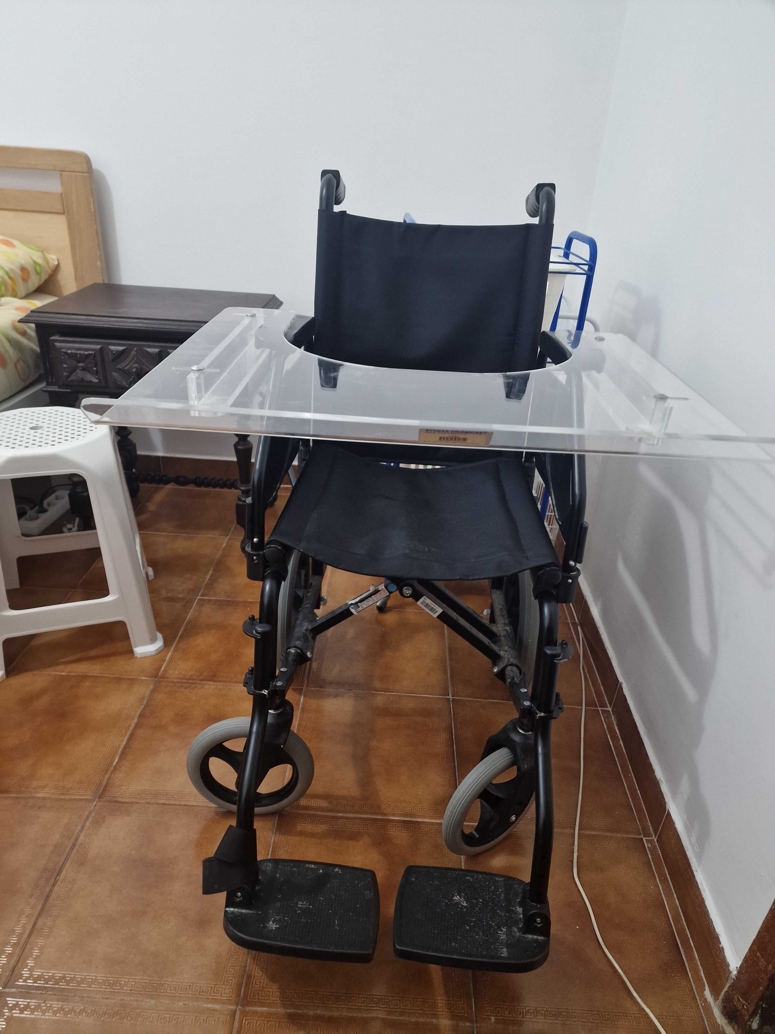 Suporte em acrilico para cadeira de rodas