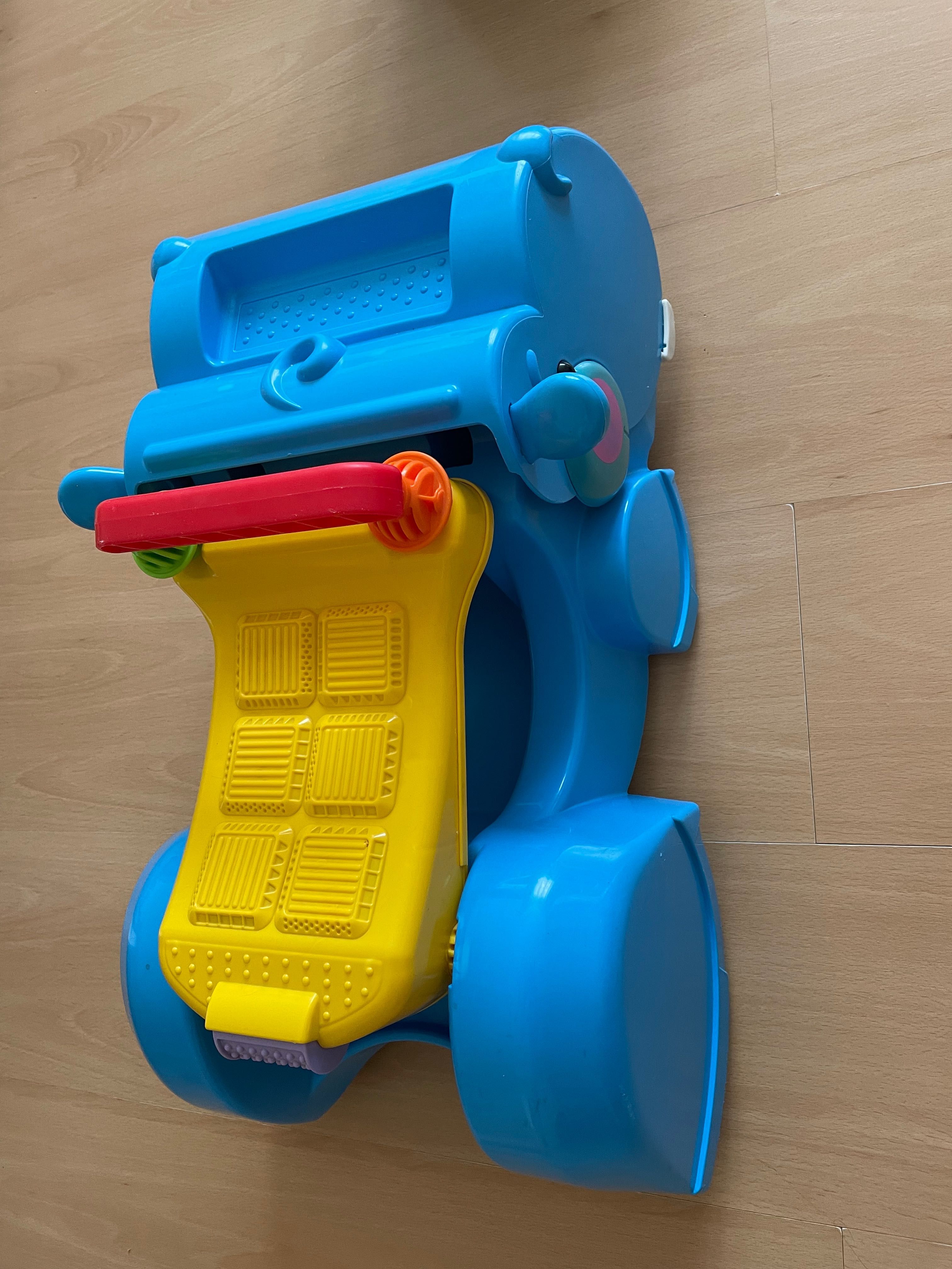 Sprzedam jeździk chodzik firmy Fisher-Price