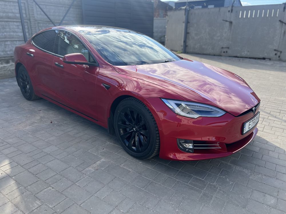 Tesla Model S 2020