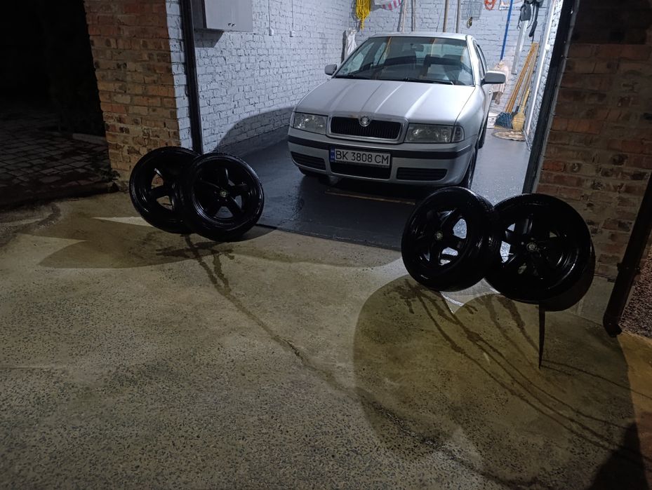 Шкода тур 1.6 бензин